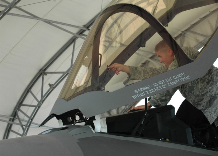 Hiện Căn cứ không quân Eglin, bang Florida đã nhận được tổng cộng 4 chiếc tiêm kích thế hệ thứ - 5F-35A Lightning II .